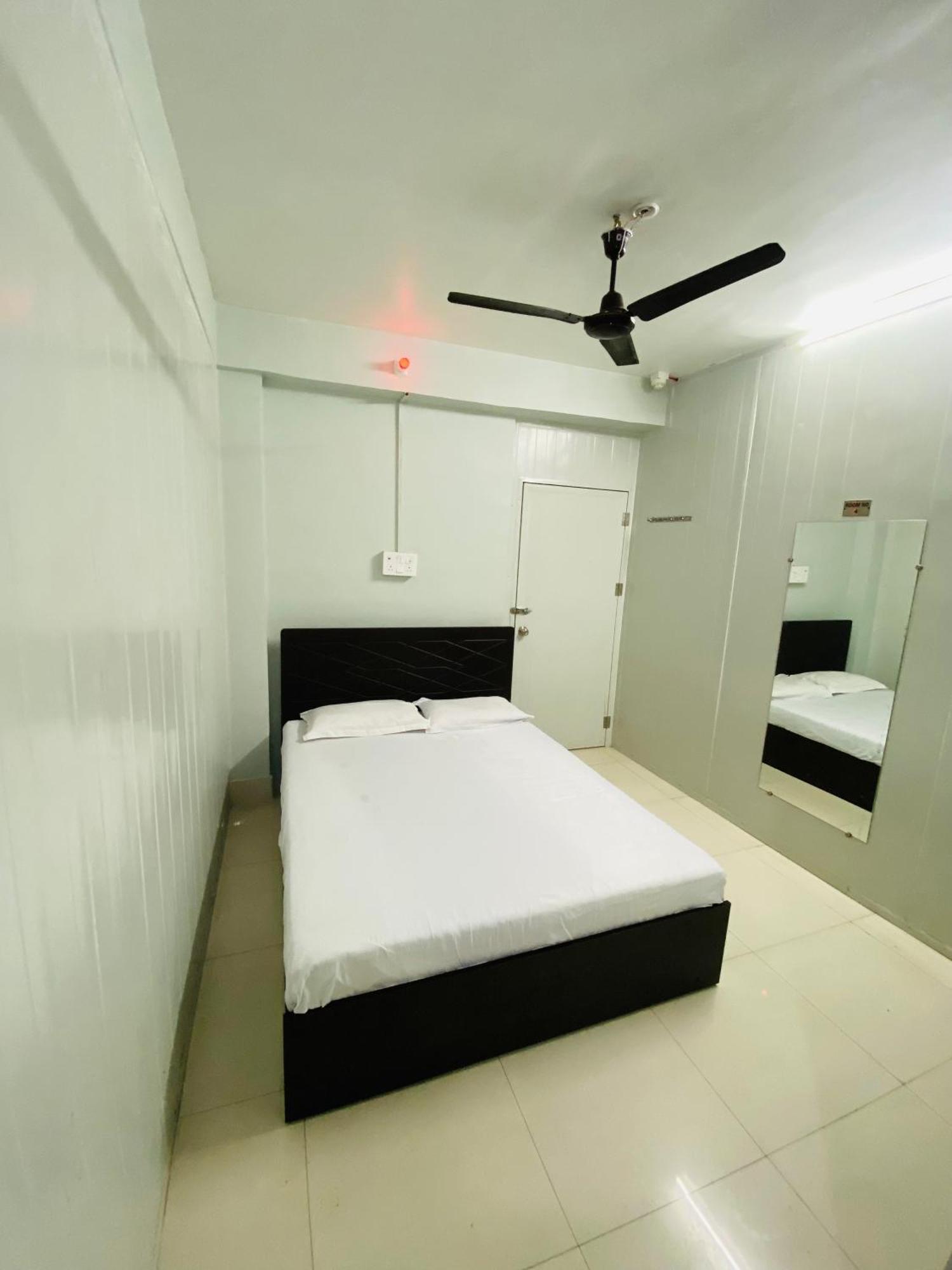 Homestay Ac Dormitory Ню Делхи Екстериор снимка