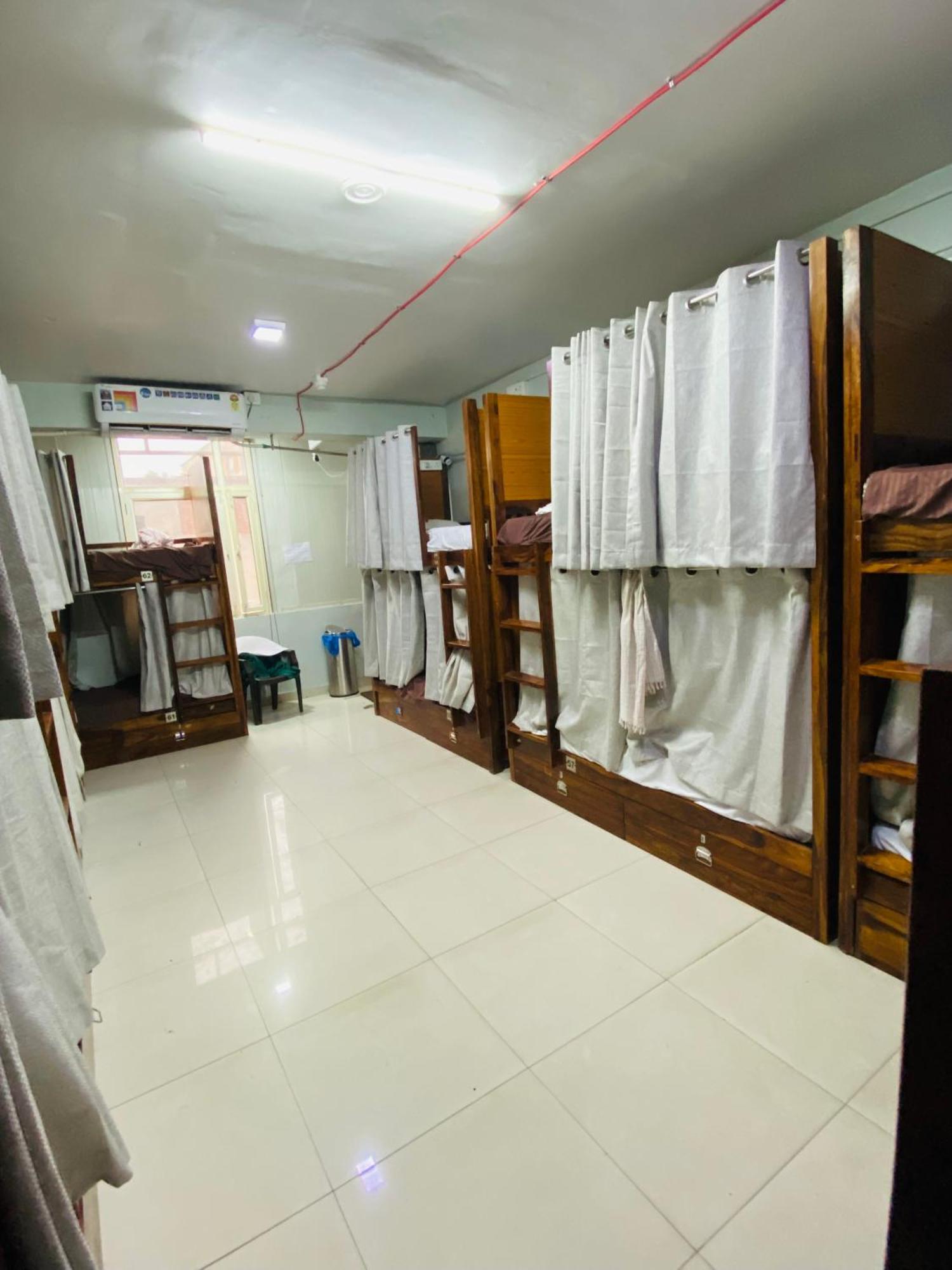 Homestay Ac Dormitory Ню Делхи Екстериор снимка