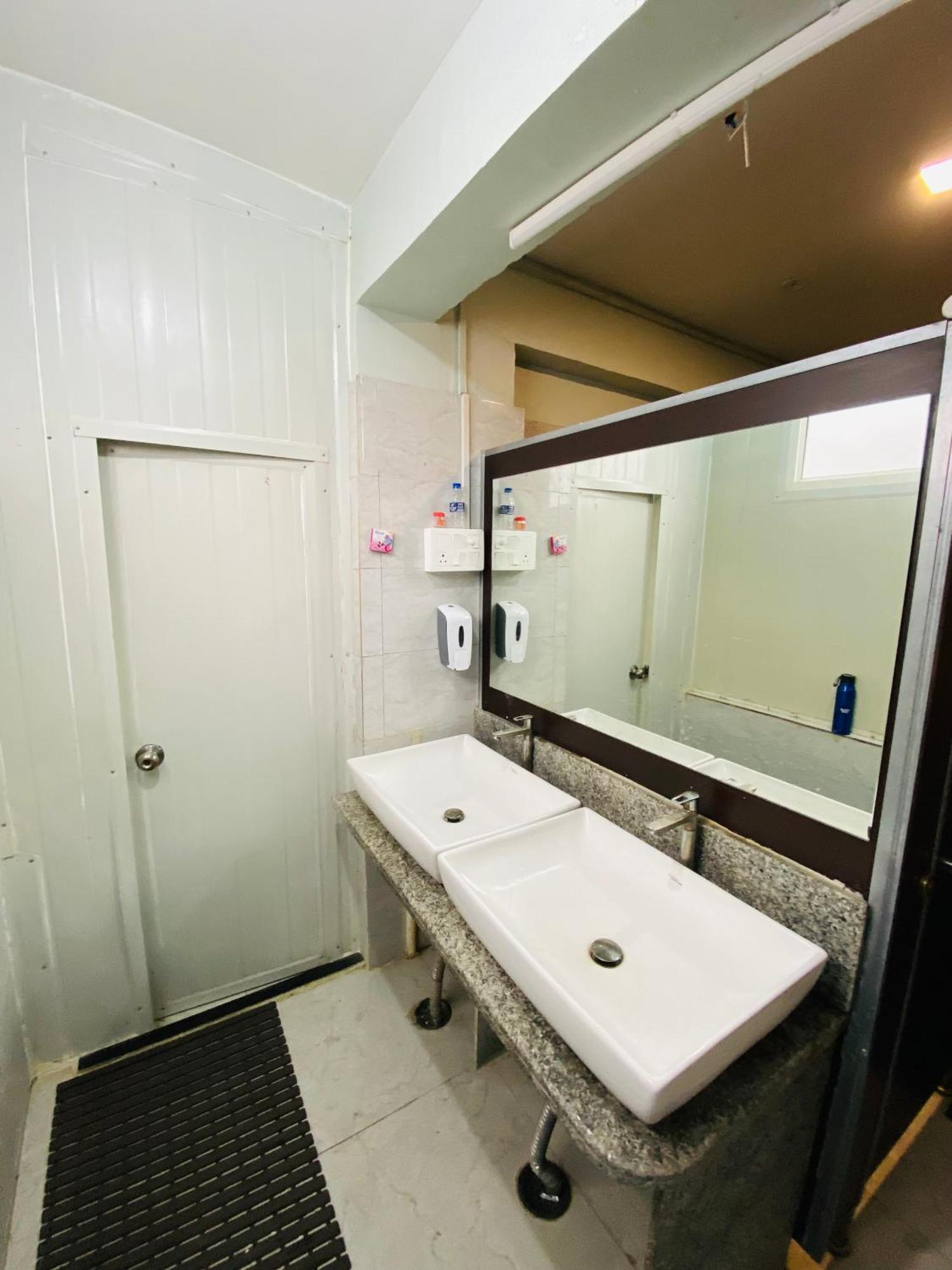 Homestay Ac Dormitory Ню Делхи Екстериор снимка