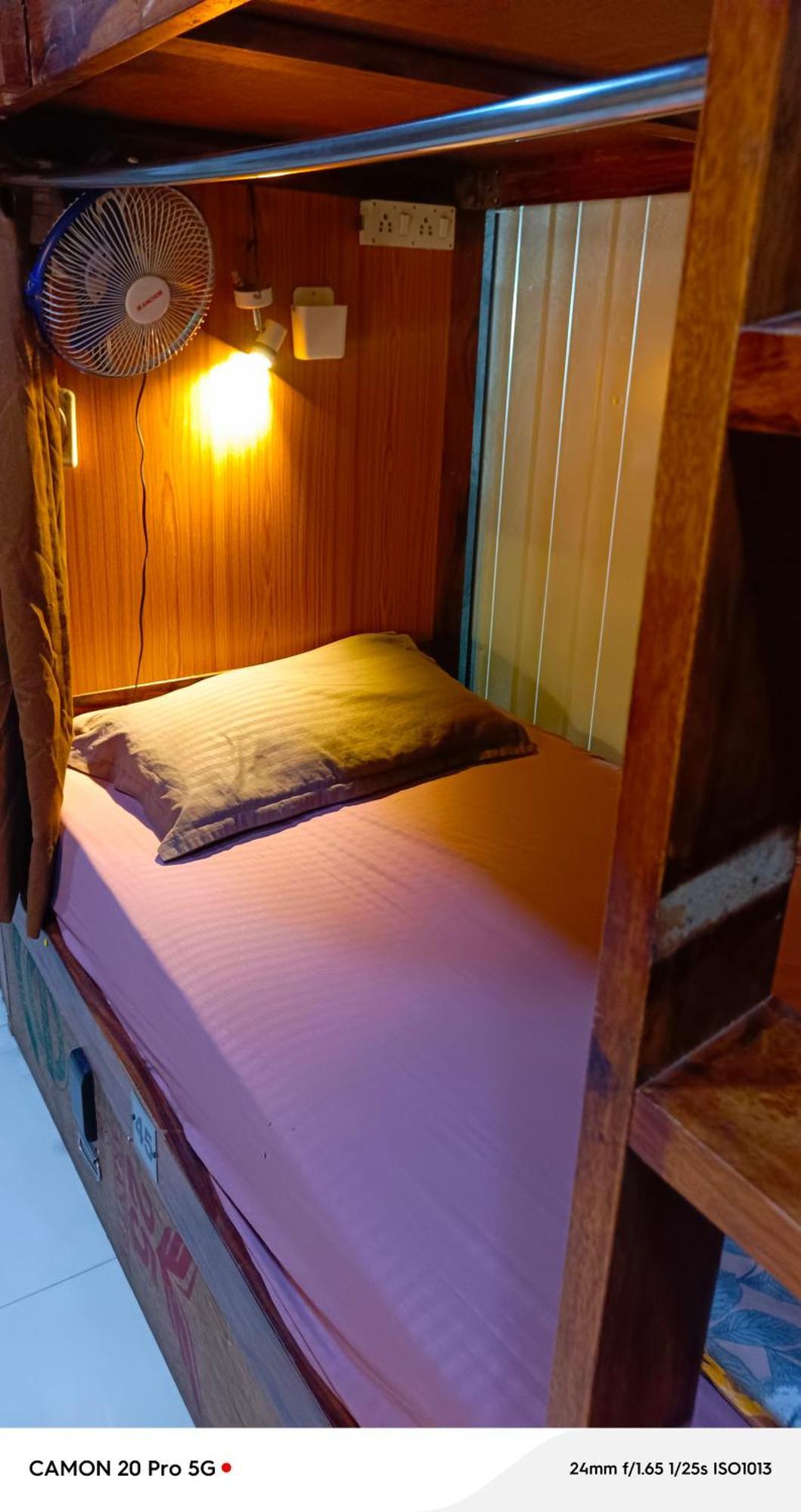 Homestay Ac Dormitory Ню Делхи Екстериор снимка